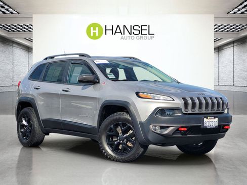 Used 2018 Jeep Cherokee Trailhawk w/ Comfort/Convenience Group AWD/4WD image 1