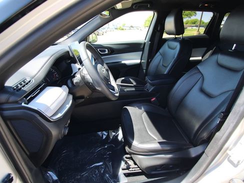 Used 2024 Jeep Compass Limited AWD/4WD image 6