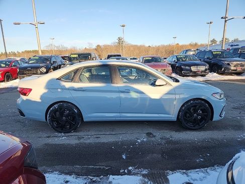 New 2026 Volkswagen Jetta SE image 8