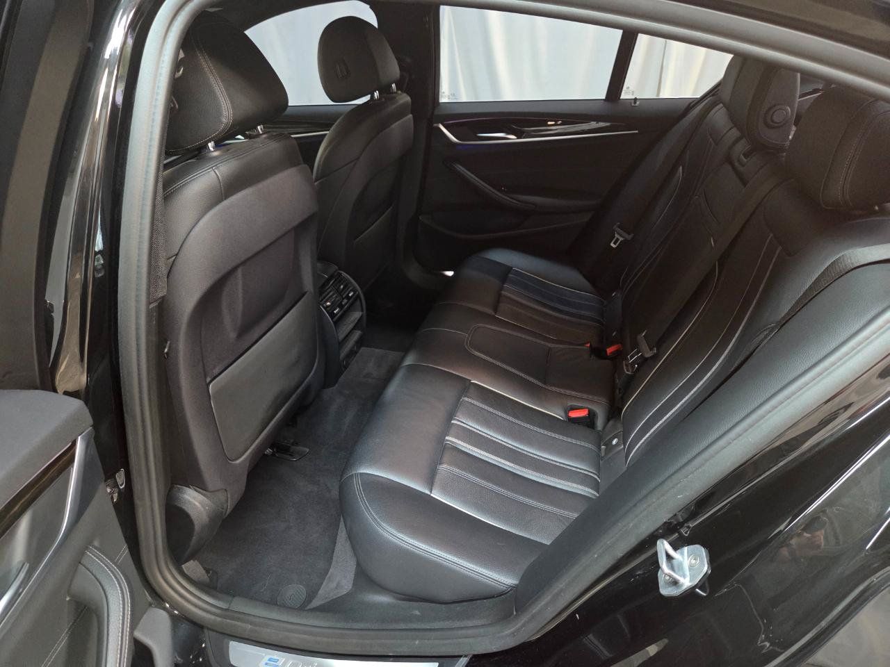 Used 2019 BMW 530e xDrive w/ Convenience Package AWD/4WD image 18