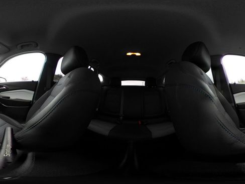 Used 2025 Chevrolet Trax LT image 40