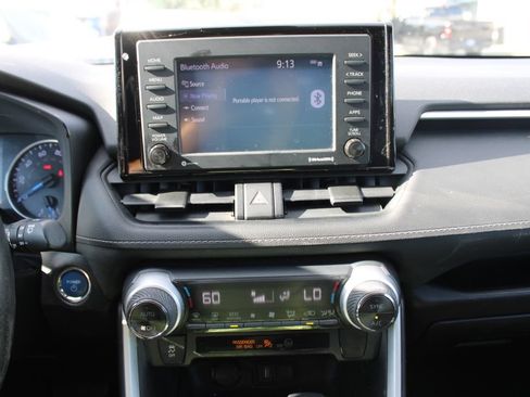 Used 2021 Toyota RAV4 XLE AWD/4WD image 21