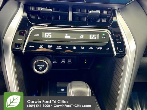 Used 2024 Toyota Venza Nightshade AWD/4WD image 9