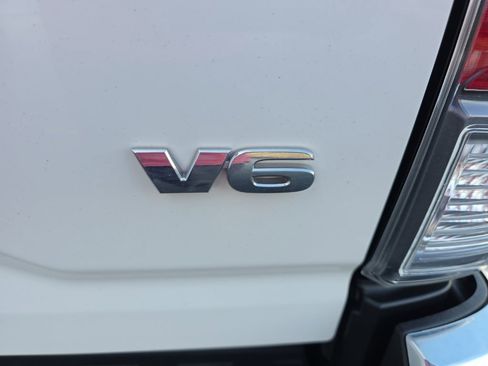 Used 2022 Toyota Tacoma TRD Off-Road image 5