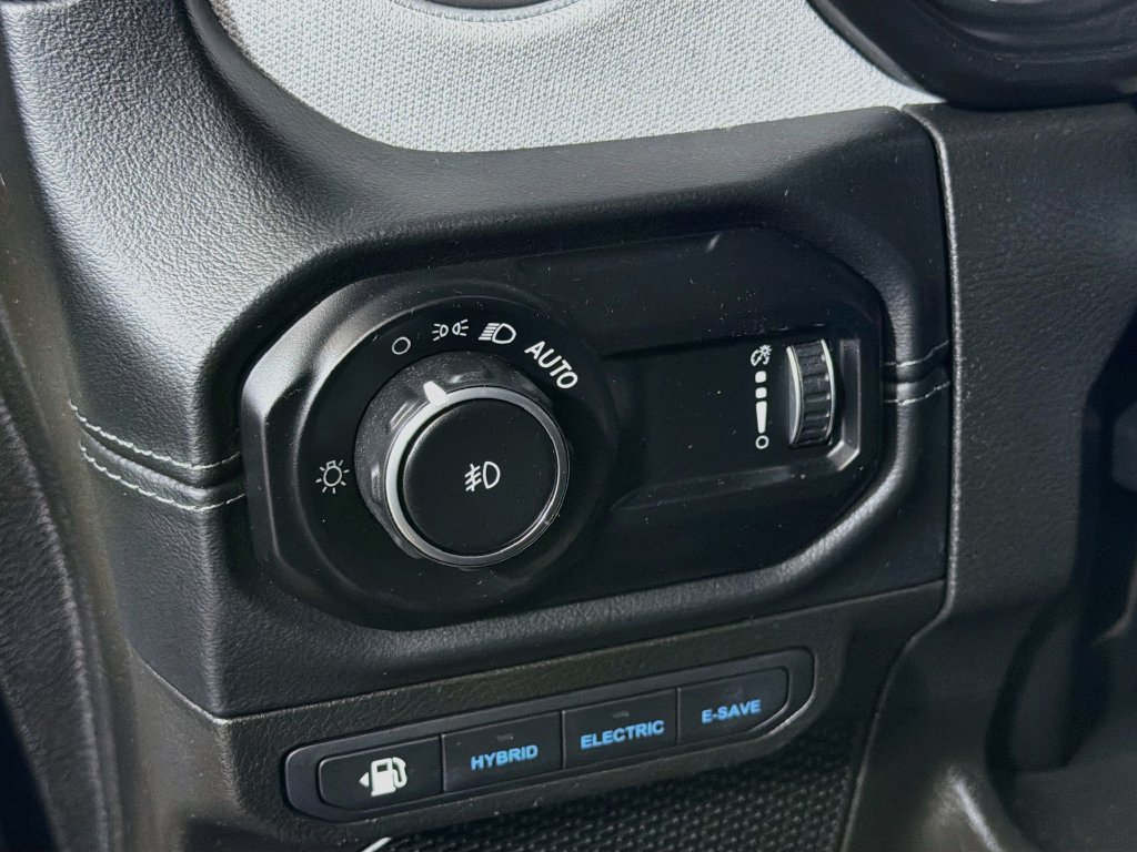 Used 2024 Jeep Wrangler Unlimited Sahara AWD/4WD image 12