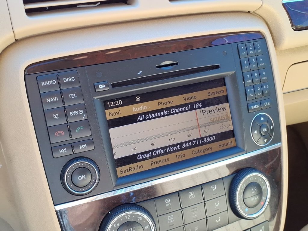 Used 2010 Mercedes-Benz R 350 4MATIC image 27
