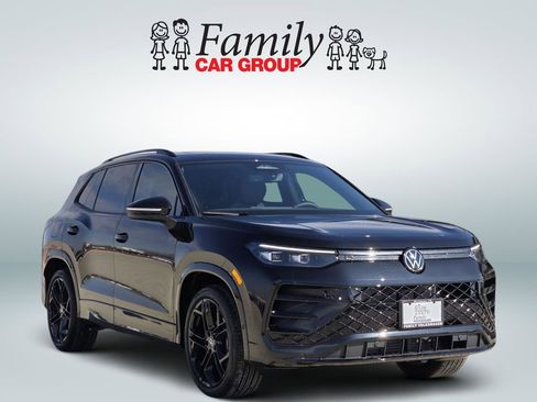 New 2026 Volkswagen Tiguan SE R-Line FWD image 2