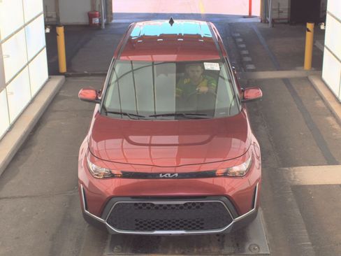 Used 2023 Kia Soul LX w/ LX Technology Package FWD image 2