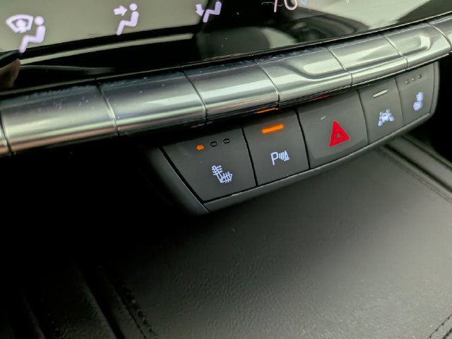 Used 2024 Cadillac XT4 Premium Luxury w/ Cold Weather Package AWD/4WD image 9