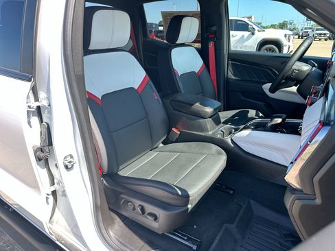Used 2024 GMC Canyon AT4X AWD/4WD image 25