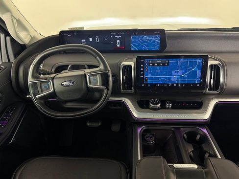 Used 2025 Ford Expedition Platinum AWD/4WD image 14