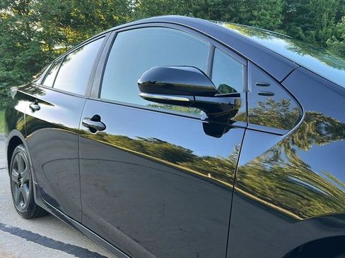 Used 2016 Toyota Prius Three Touring FWD image 6
