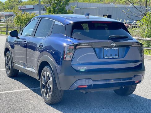 Used 2025 Nissan Kicks SV AWD/4WD image 14