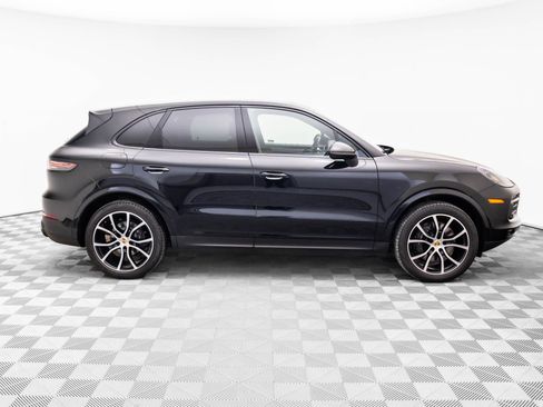 Certified 2023 Porsche Cayenne Platinum Edition image 8