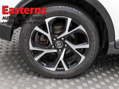 Used 2018 Toyota C-HR XLE FWD image 30