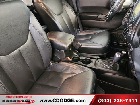 Used 2017 Jeep Wrangler Unlimited Sahara image 22