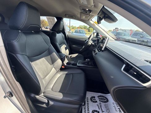 Used 2026 Toyota Corolla Cross XLE AWD/4WD image 19