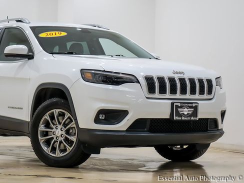 Used 2019 Jeep Cherokee Latitude Plus w/ Comfort/Convenience Group image 2