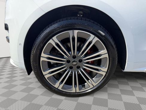 Used 2025 Land Rover Range Rover Sport Dynamic SE AWD/4WD image 9