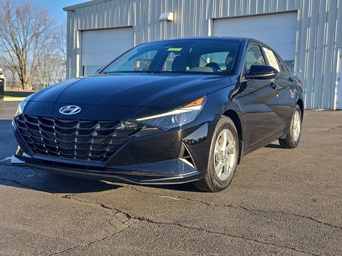 Used 2022 Hyundai Elantra SE image 3