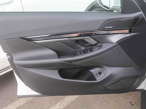 Used 2024 BMW i5 eDrive40i w/ M Sport Package image 17