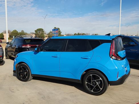 Used 2024 Kia Soul EX image 4