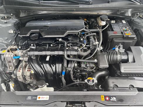 Used 2025 Hyundai Elantra Limited FWD image 29