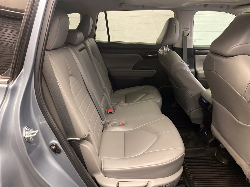 Used 2024 Toyota Highlander XLE FWD image 26