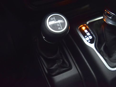 Used 2022 Jeep Wrangler Sport AWD/4WD image 26