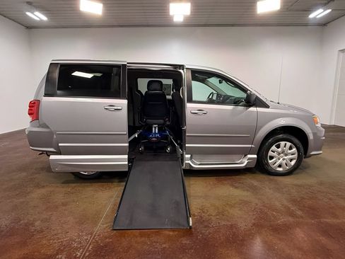 Used 2016 Dodge Grand Caravan SE w/ Quick Order Package 29E SE FWD image 21