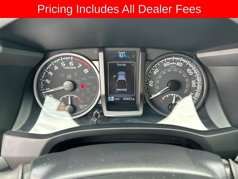 Used 2022 Toyota Tacoma TRD Off-Road AWD/4WD image 9
