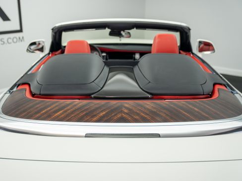 Used 2017 Rolls-Royce Dawn RWD image 58