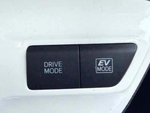 Used 2018 Toyota Prius Two w/ Prius Two Safety Plus Package FWD image 18
