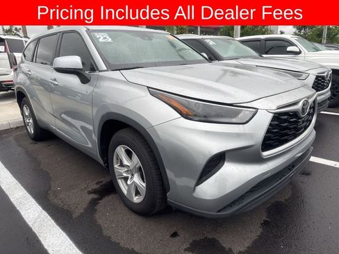 Used 2023 Toyota Highlander L FWD image 3