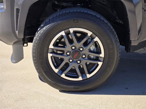 Used 2025 Toyota Tacoma TRD Sport image 17