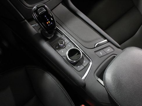 Used 2024 Cadillac XT6 Luxury image 16