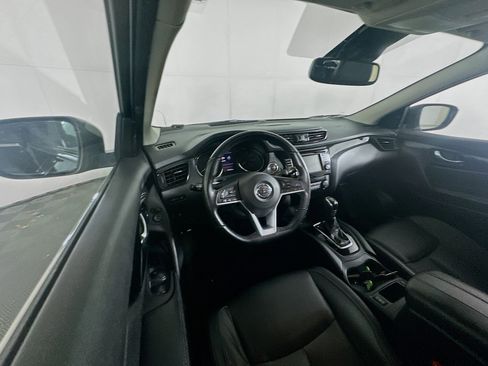 Used 2021 Nissan Rogue Sport SL w/ Premium Package image 17