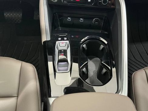 Certified 2025 Audi Q5 Premium w/ Convenience Package AWD/4WD image 11