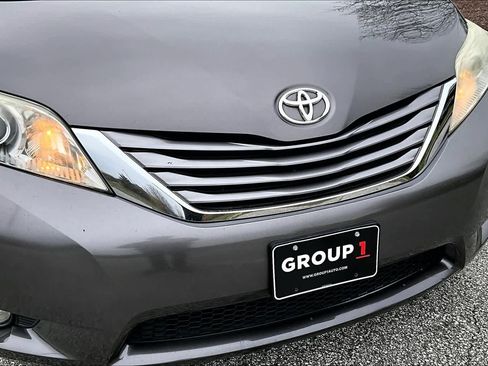 Used 2017 Toyota Sienna XLE image 29