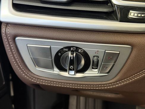 Used 2020 BMW 750i xDrive w/ Cold Weather Package image 16