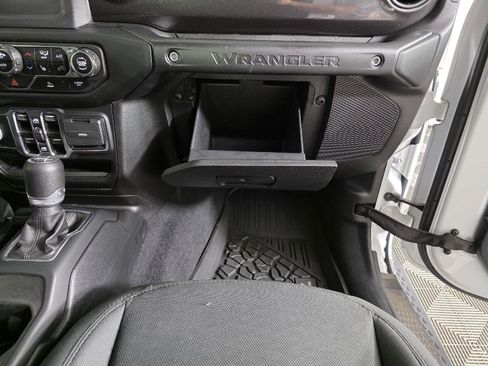 Used 2021 Jeep Wrangler Unlimited Sport AWD/4WD image 25