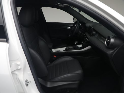 Used 2024 Alfa Romeo Tonale Ti w/ Premium Interior Package AWD/4WD image 16