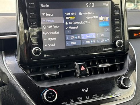 Used 2022 Toyota Corolla SE image 30