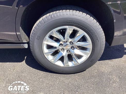 Used 2024 Chevrolet Tahoe Premier w/ Premium Package AWD/4WD image 32