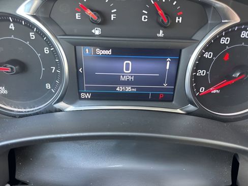 Used 2024 GMC Terrain SLE image 21