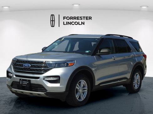 Used 2023 Ford Explorer XLT w/ Equipment Group 202A AWD/4WD image 7