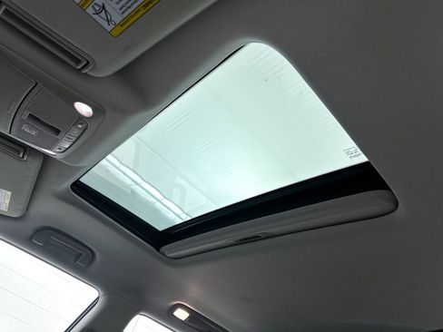 Used 2021 Nissan Armada SL w/ Captain's Chairs Package image 3