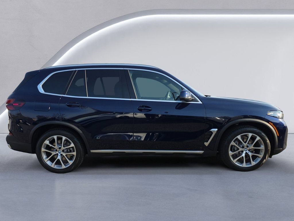 New 2026 BMW X5 xDrive40i w/ Premium Package AWD/4WD image 3