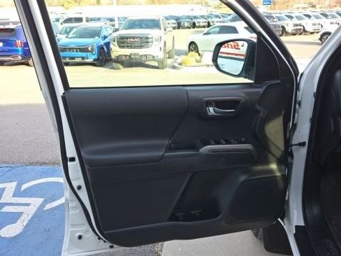 Used 2023 Toyota Tacoma TRD Off-Road w/ Technology Package image 10