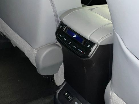 Used 2020 Toyota Highlander Platinum image 21